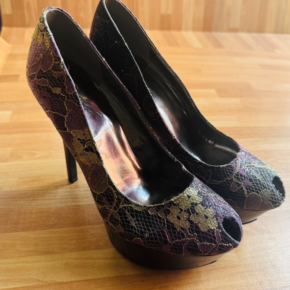 Carlos formal peep toe lacy spiked heels size 6